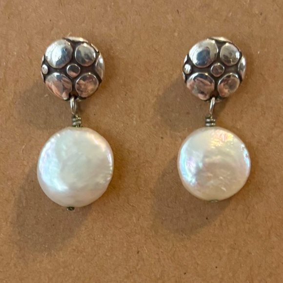 Brighton pearl drop silver toned earrings pebble design - Picture 1 of 3